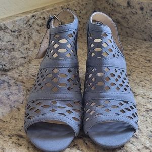 Liz Claiborne Gloria Gray Laser Cut Peep Toe Sling Back Stack Heel Sandals NWOB